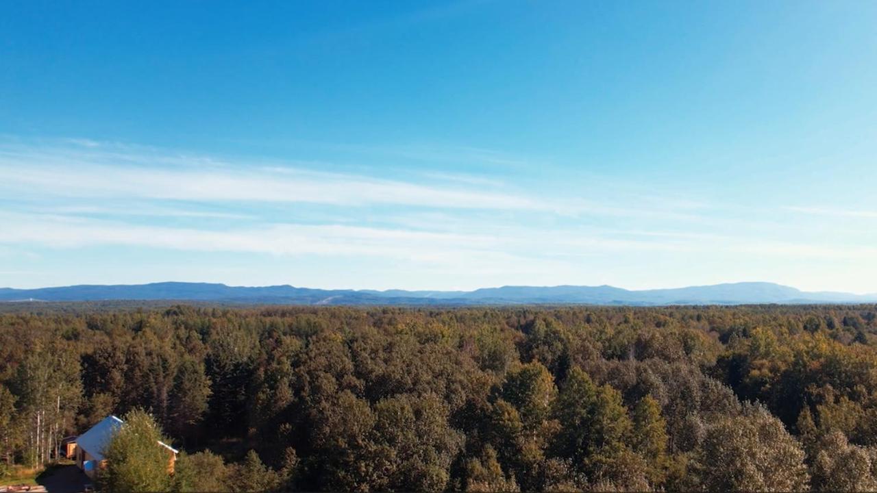 Au Pied Des Monts-Valin, Hebergement Touristique Saint-Honoré Kültér fotó